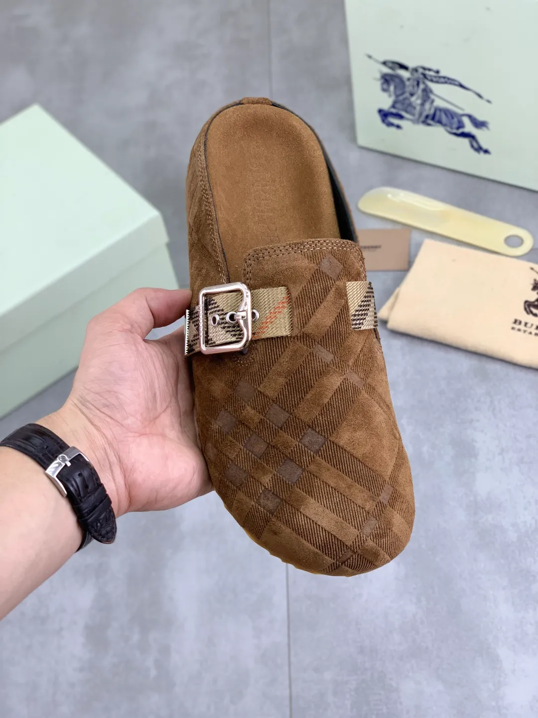 Men's Men's Shoes 💰P620 💰【New Style】Top Version 🆘【Burberry】New Burberry Slippers are on the market with perfect workmanship! 🔥Perfect shape and top quality🙈Non-slip and wear-resistant high-end rubber outsole👣Versatile and comfortable shoes, standard size: 39-45 (38 46 customized) 5️⃣colors available Top-quality packaging